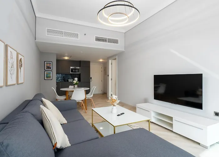 1 Bed, High Floor, 2 Minutes To Metro, Renovated