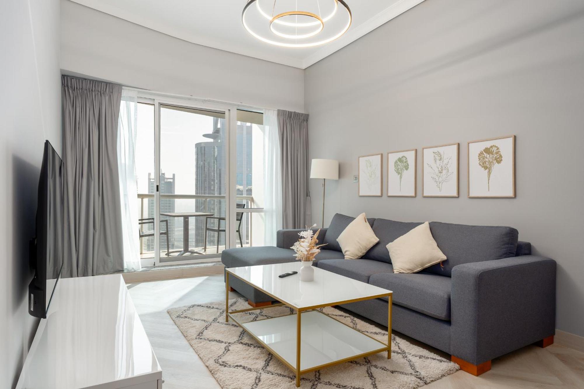 Apartment 1 Bed, High Floor, 2 Minutes To Metro, Renovated *