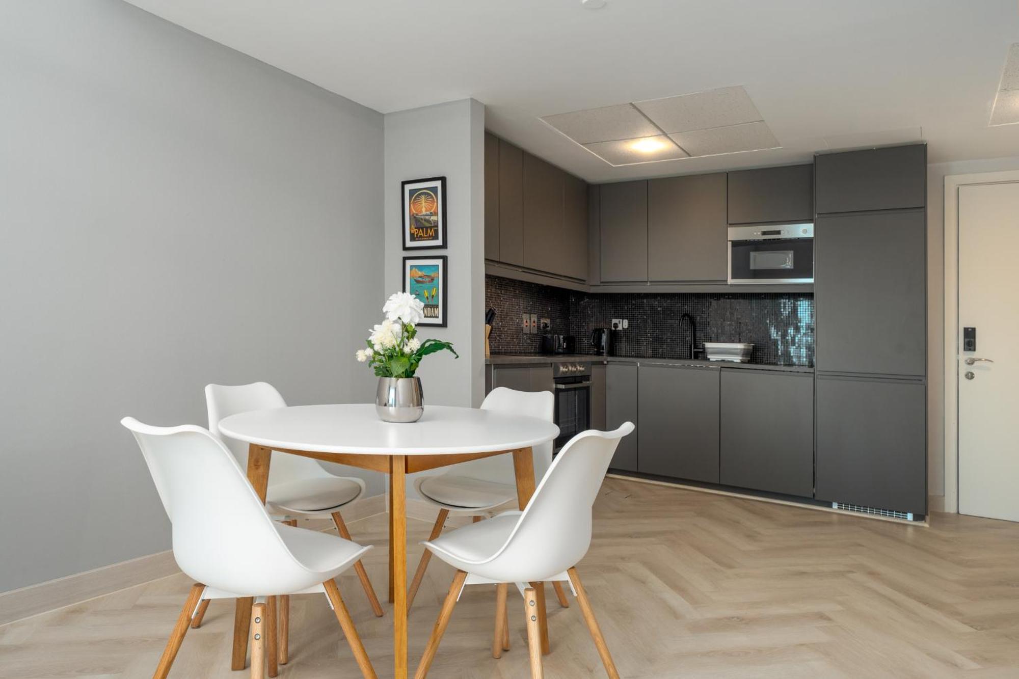 Apartment 1 Bed, High Floor, 2 Minutes To Metro, Renovated *
