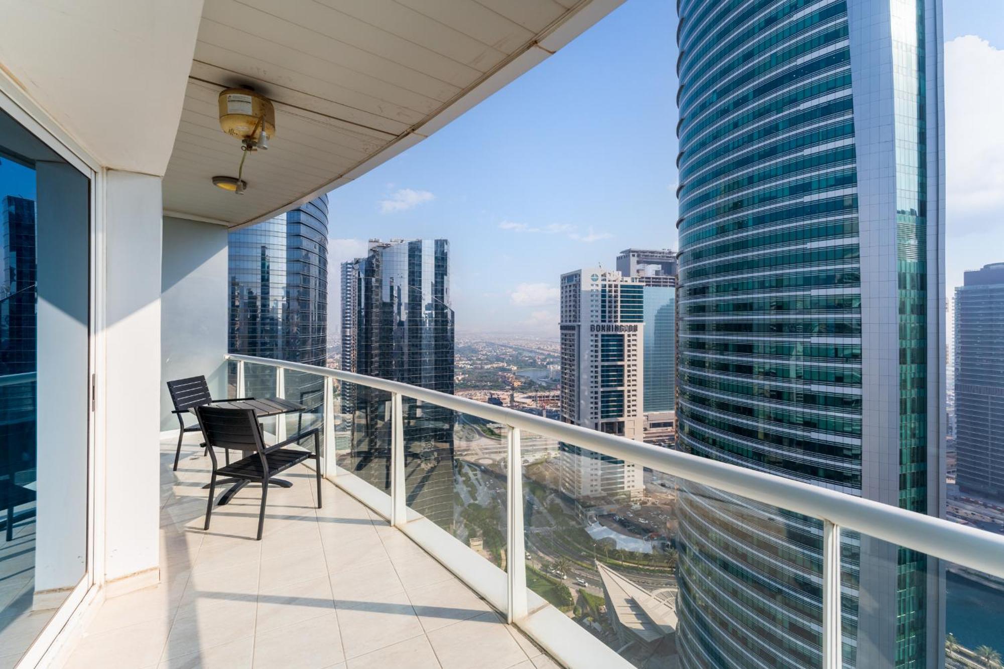 1 Bed, High Floor, 2 Minutes To Metro, Renovated Apartment *