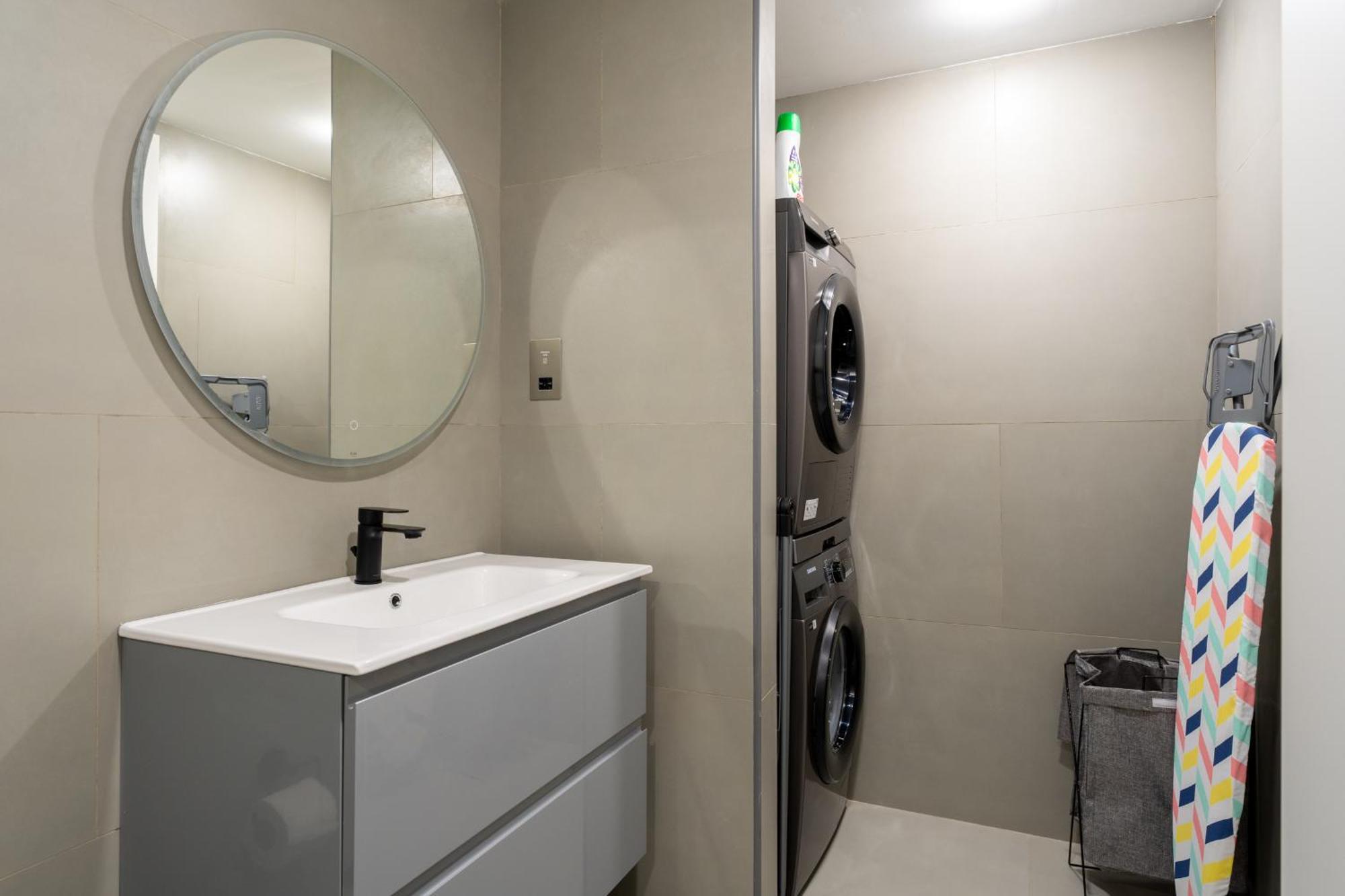 1 Bed, High Floor, 2 Minutes To Metro, Renovated Dubai